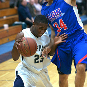 Men’s basketball team earns hard-fought win over Elgin
