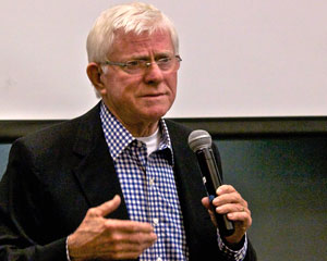 Phil Donohue speaks to fighting bob festival attendees.