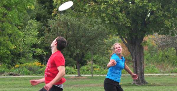 RACHAEL ROMANMembers of the Madison College Ultimate Frisbee Club practice at a local park. The club wants more students to join.