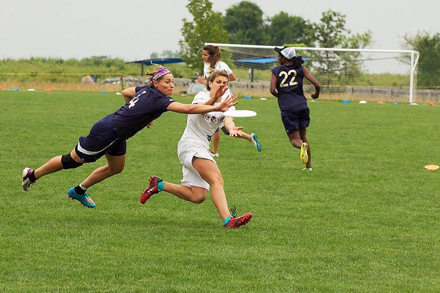 Robyn+Wiseman%2C+pictured+at+left%2C+founded+the+first+women%E2%80%99s+Ultimate+Frisbee+club+team+in+Madison+in+2012.