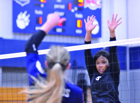 WolfPack handles Hawks despite rough third set