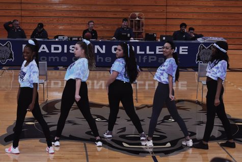 WolfPack Diamonds – New dance team shines