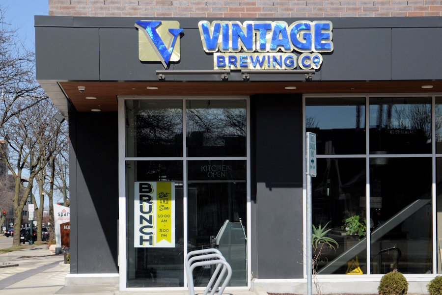 Vintage+Brewing+Company+in+downtown+Madison+is+one+of+many+services+that+have+been+closed+during+the+COVID-19+pandemic.+Students+who+rely+on+the+service+industry+for+their+income+are+feeling+the+financial+pinch.