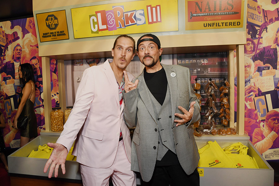 Kevin+Smith+and+Jason+Mewes+attend+the+premiere+of+%E2%80%9CClerks+III.%E2%80%9D